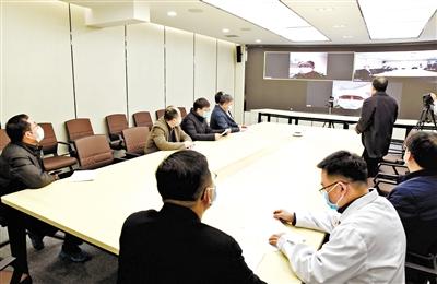 蘭大校長嚴純華等視頻連線蘭大一院、二院支援湖北醫(yī)療隊員