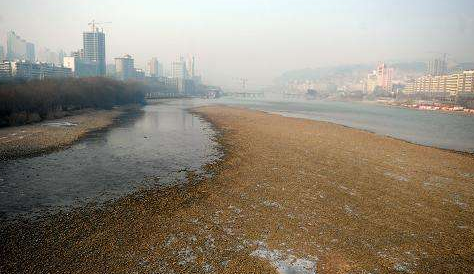 市民：黃河水位大降會(huì)不會(huì)影響供水？ 水務(wù)部門：枯水期流量偏小屬于正?，F(xiàn)象
