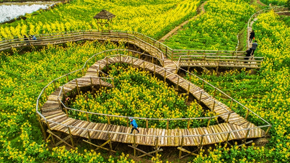 “心”型廊橋。廖濤 攝