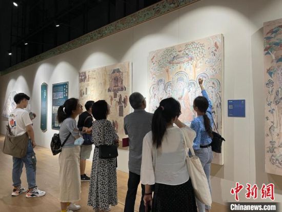 圖為展覽現(xiàn)場?！〗瓧顭?攝