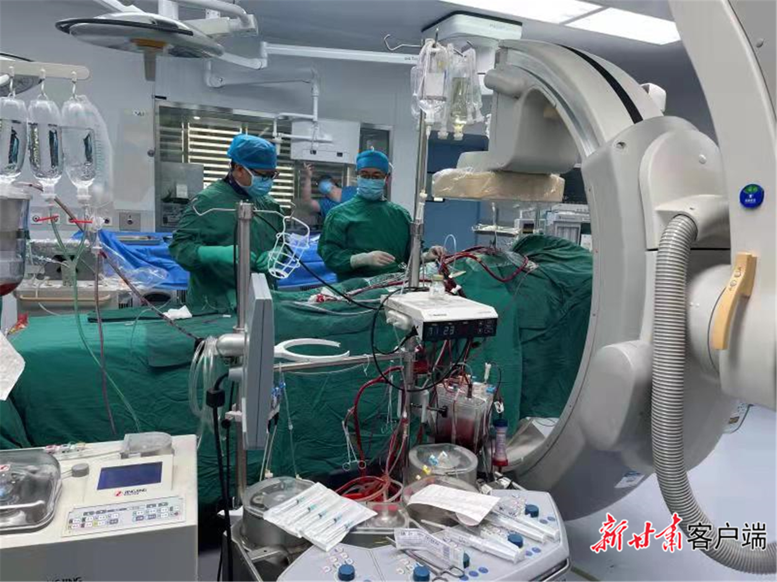填補省內(nèi)空白，蘭大一院連續(xù)完成“一站式”雜交手術(shù)