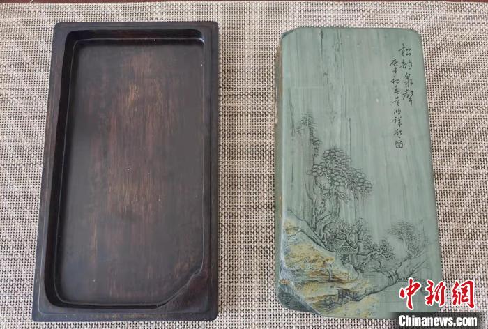 圖為盧保勝為提升洮硯文化內(nèi)涵，制作“一硯一銘、一盒一拓”成品展示?！堟?攝
