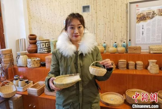 40多種精小玲瓏、純手工制作的新型盛食容器、居家工藝品等，每一件都令人愛不釋手?！●T志軍 攝