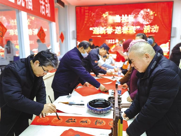 蘭州新區(qū)開展“墨香四溢送春聯(lián)·情暖文曲送祝?！被顒?>
        </a><em>蘭州新區(qū)開展“墨香四溢送春聯(lián)·情暖文曲送祝?！被顒?/em></li>
    <li><a  target=