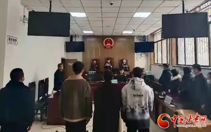 依法帶娃！甘肅省平?jīng)鍪邪l(fā)出首份《家庭教育令》