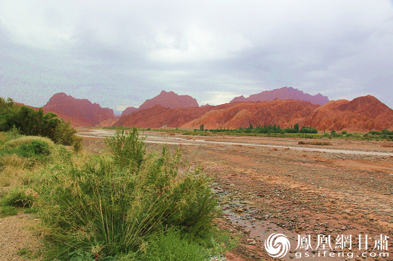 庫車銅廠河沿途，曾經(jīng)的絲路古道。楊文遠 攝