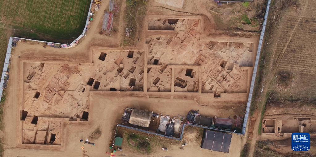 河南南陽市黃山新石器時(shí)代遺址山頂臺(tái)探方（資料圖）。