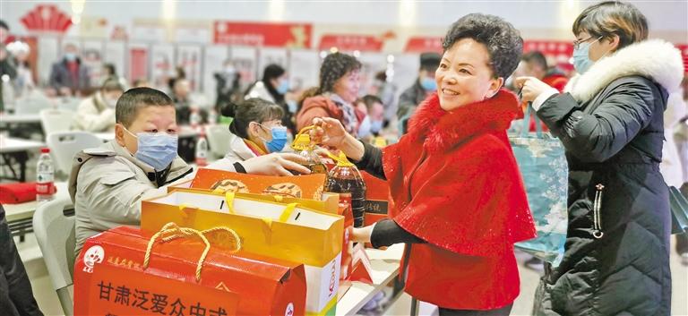 身殘志堅的郭淑芳與愛同行37年 點(diǎn)一盞燈，照亮別人也照亮自己
