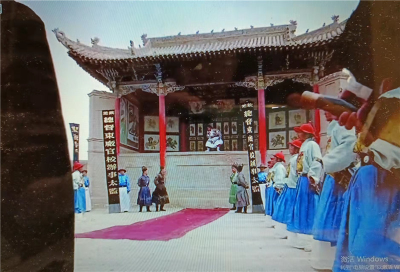 電影《新龍門客?！菲^之關(guān)城清代戲臺特寫