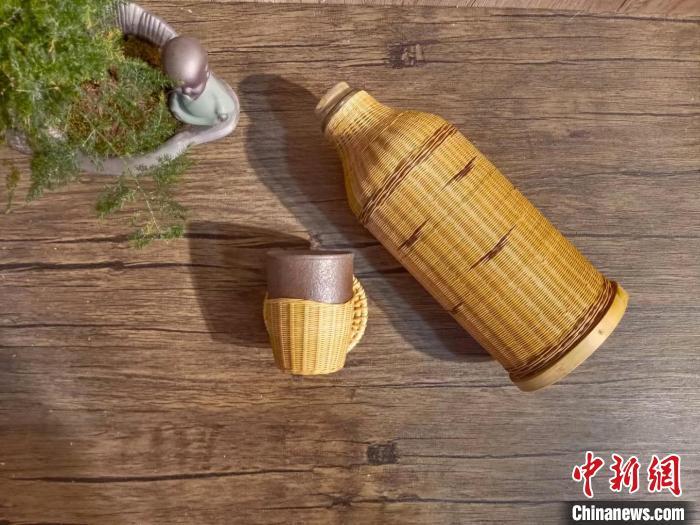 圖為竹編暖壺套。(資料圖) 甘肅省非遺保護(hù)中心供圖