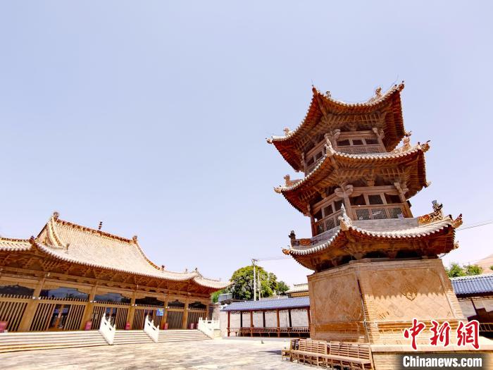 圖為阿河灘清真寺局部。　張?zhí)砀?攝