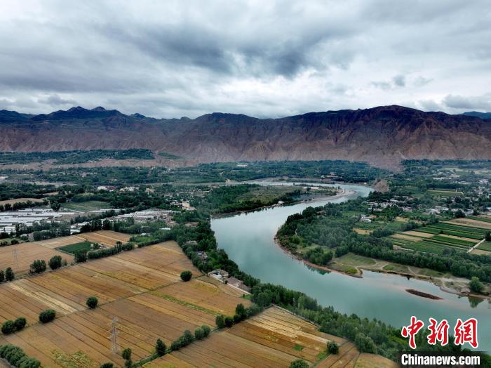 圖為黃河岸畔景色。(資料圖) 李玉峰 攝