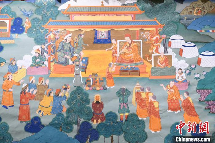 8月20日，在蘭州市博物館展出的大型歷史題材卷軸唐卡“涼州會盟”。　戴文昌 攝