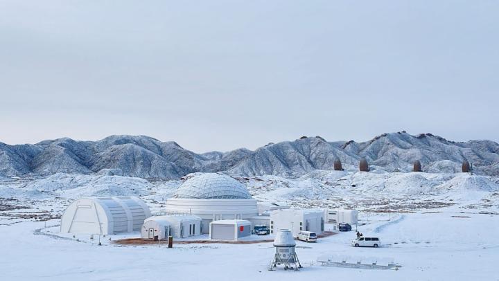 2023年12月14日拍攝的甘肅省金昌市“火星1號基地”雪后景象。新華社發(fā)(李婷 攝)