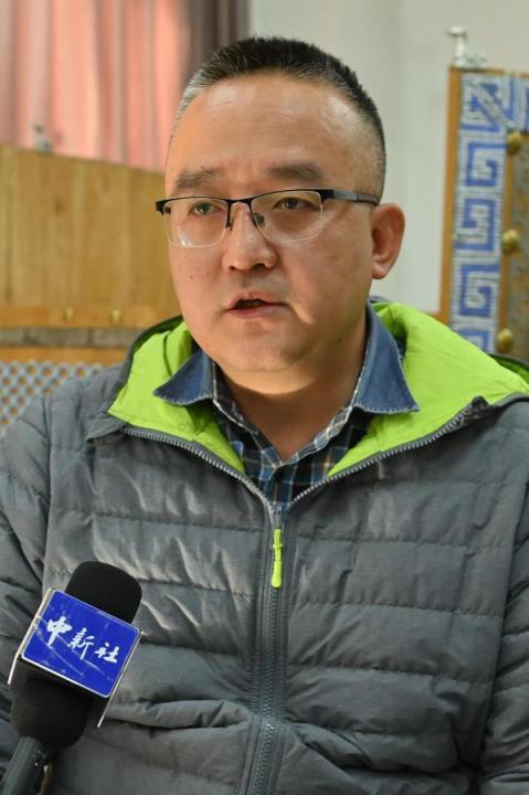謝焱，甘肅省文物考古研究所副研究館員、考古研究二部主任、田野考古項(xiàng)目負(fù)責(zé)人。主持參與了張家川馬家塬戰(zhàn)國(guó)西戎墓地、臨潭磨溝齊家文化墓地等20多項(xiàng)考古調(diào)查、發(fā)掘工作，曾獲得中國(guó)國(guó)家文物局田野考古二、三等獎(jiǎng)，“十二五”文物保護(hù)科學(xué)和技術(shù)創(chuàng)新二等獎(jiǎng)等榮譽(yù)。