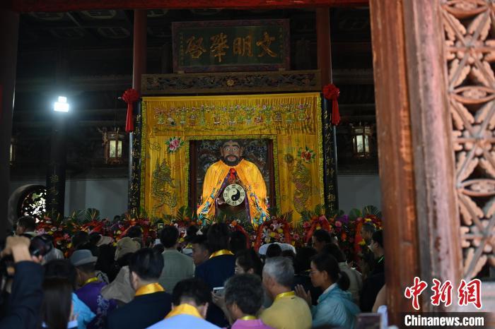 6月21日，2024(甲辰)年公祭中華人文始祖伏羲大典在甘肅天水舉行，來自海峽兩岸及港澳地區(qū)約500人現(xiàn)場共祭中華人文始祖伏羲。中新社記者 李亞龍 攝
