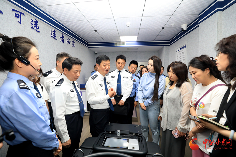 甘肅省公安機(jī)關(guān)“陽(yáng)光下的守護(hù)”法治公安主題宣傳活動(dòng)在蘭啟動(dòng)
