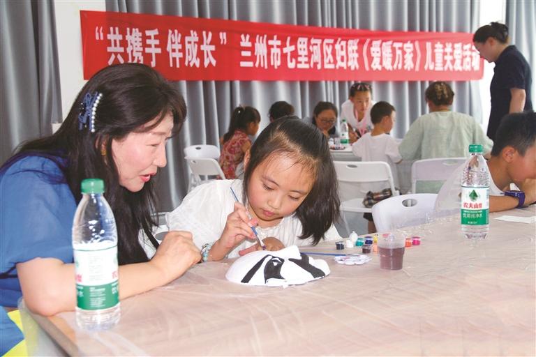 畫筆繪就梨園夢 童聲唱響國粹情